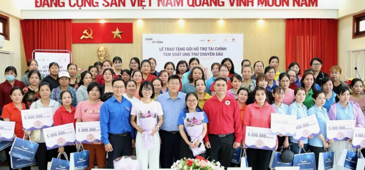 NAPAS, Mastercard và Payoo tặng suất hỗ trợ tài chính cho phụ nữ có nguy cơ cao mắc bệnh ung thư