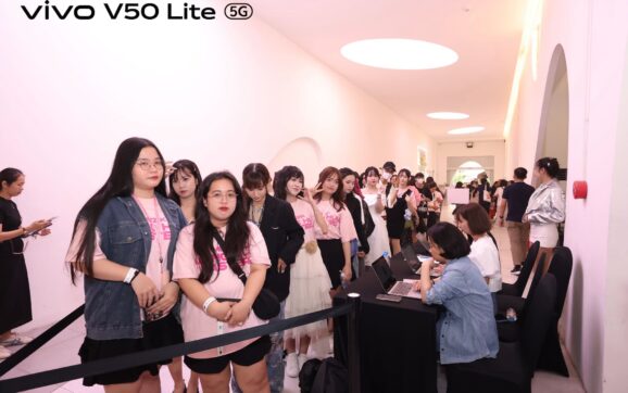 Trải nghiệm thực tế cùng vivo V50 Lite tại sự kiện “SUPER SHOW - SIÊU CHIẾN PIN”