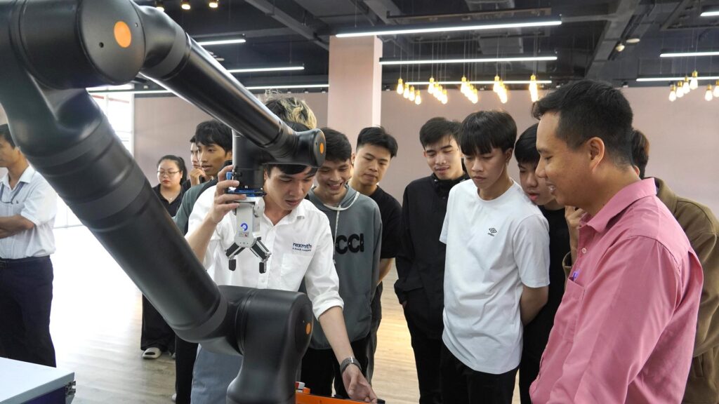 Bosch Rexroth và Trung tâm Đổi mới sáng tạo Công nghiệp 4.0 hợp tác phát triển nền tảng cho nhà máy thông minh