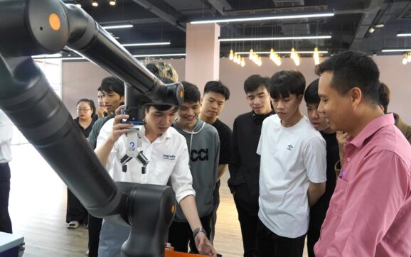 Bosch Rexroth và Trung tâm Đổi mới sáng tạo Công nghiệp 4.0 hợp tác phát triển nền tảng cho nhà máy thông minh