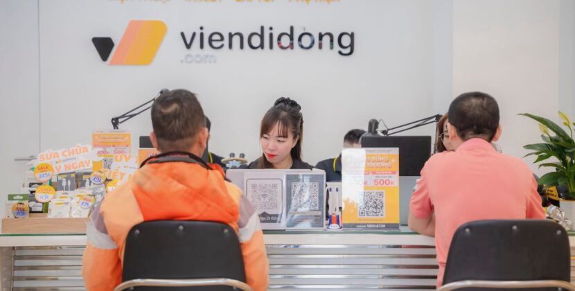 Hàng trăm khách hàng nhận iPhone 17 và iPhone Air tại Di Động Việt