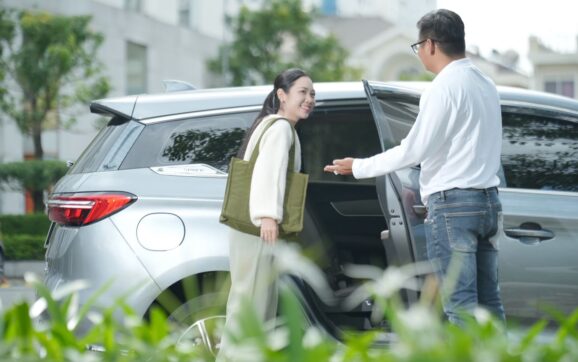 Grab thử nghiệm dịch vụ GrabCar Xe Điện tại Hà Nội