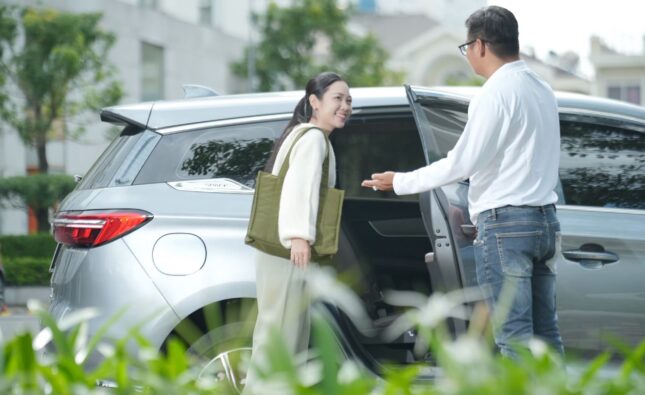 Grab thử nghiệm dịch vụ GrabCar Xe Điện tại Hà Nội