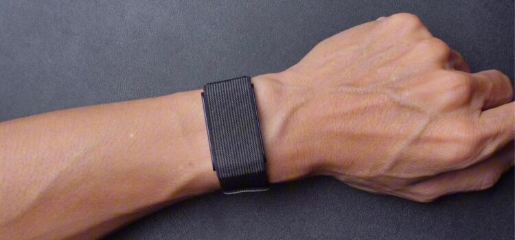 Đánh giá Amazfit Helio Strap: Vòng đeo theo dõi sức khỏe không màn hình, nhỏ gọn nhưng mạnh mẽ