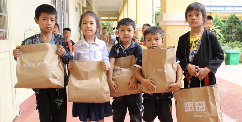 UNIQLO Việt Nam đóng góp 1 tỷ đồng và hơn 3.400 trang phục hỗ trợ khắc phục hậu quả bão lũ