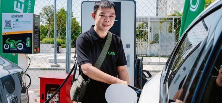 Grab Việt Nam hợp tác EBOOST mở rộng mạng lưới trạm sạc cho tài xế sử dụng xe điện