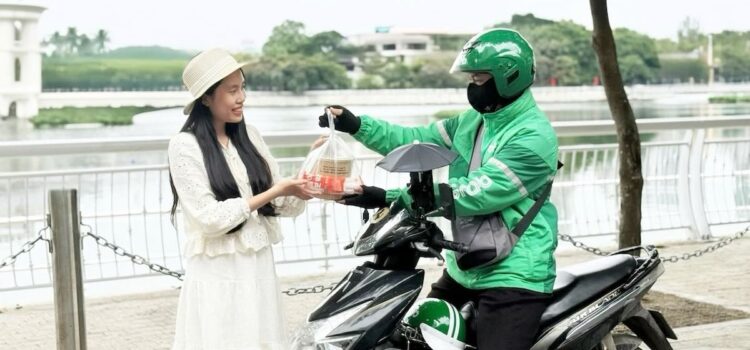 Grab thưởng thêm cho tài xế chạy xe xăng để bù chi phí nhiên liệu