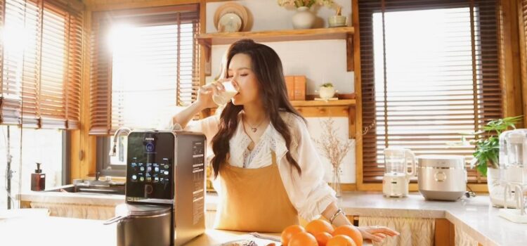 Thu Nhi và câu chuyện sữa đậu nành: khi ký ức quen thuộc được đưa về căn bếp hiện đại