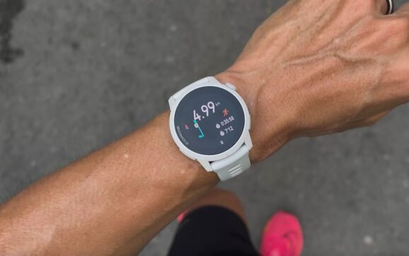 Review Coros Pace 4: Nhẹ, tối giản và rất “đã” cho người chạy bộ