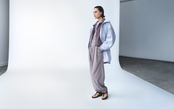 Ra mắt Bộ Sưu Tập Uniqlo U Xuân/Hè 2026 “Nhịp Điệu Sắc Màu”