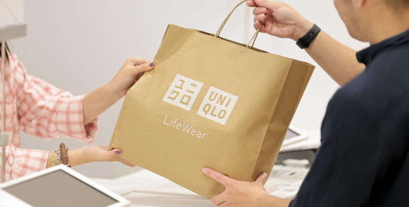 UNIQLO Việt Nam thu phí túi giấy, khuyến khích tiêu dùng bền vững
