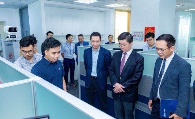 Qualcomm tăng tốc đầu tư tại Việt Nam: Mở rộng từ AI, 6G đến robot