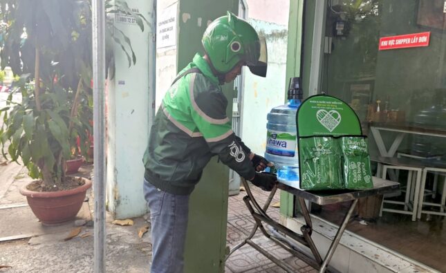 Hơn 1.500 quán ăn tham gia chiến dịch “Quán Tốt Bụng” hỗ trợ tài xế Grab mùa nắng nóng