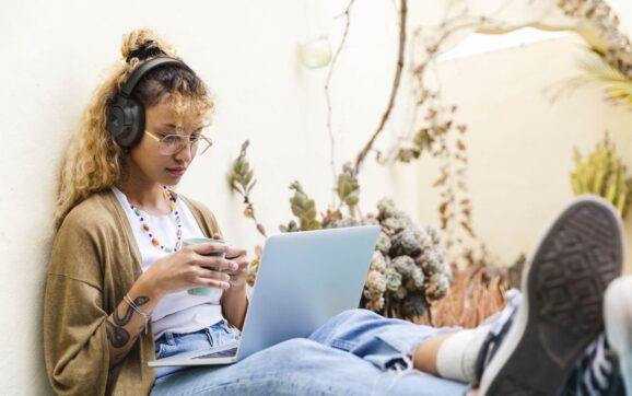 JBL mở bán bộ tứ tai nghe Tune Series mới, bổ sung Bluetooth 6.0, pin 76 giờ và chống ồn ANC