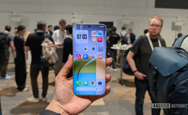 Smartphone Tecno gần như không viền lộ diện: Màn hình 0 mm, pin 6.000 mAh