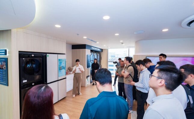 Tủ lạnh Samsung có thể gợi ý món ăn từ thực phẩm sẵn có, điều hòa tự điều chỉnh theo giấc ngủ