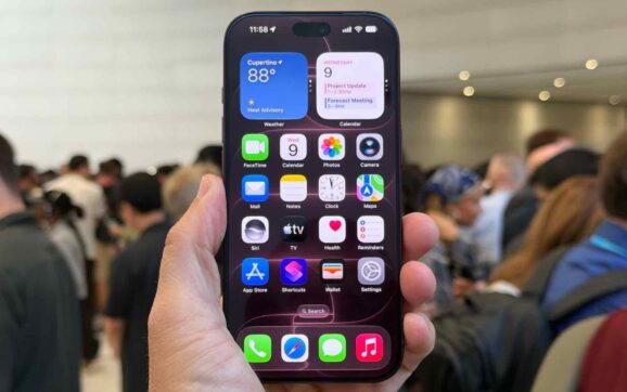 Xem phim bằng loa ngoài trên iPhone 18 Pro Max, âm thanh có đủ lớn và rõ?